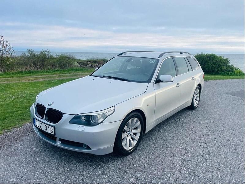 Grå Begagnad 2007 BMW 523 Kombi | 44 000 kr (Marknadspris) - Bild 1/4