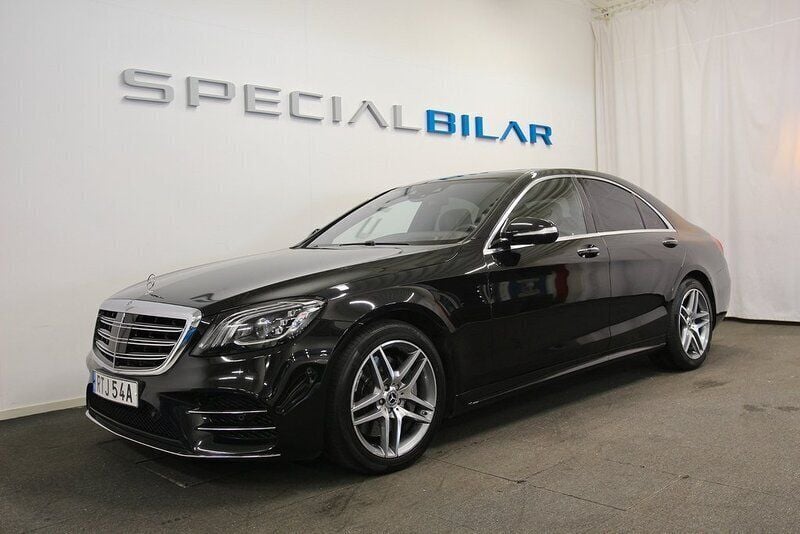 Svart (obsidiansvart metallic) Begagnad 2020 Mercedes S350 AMG line Sedan | 679 000 kr (Lite dyr) - Bild 1/4
