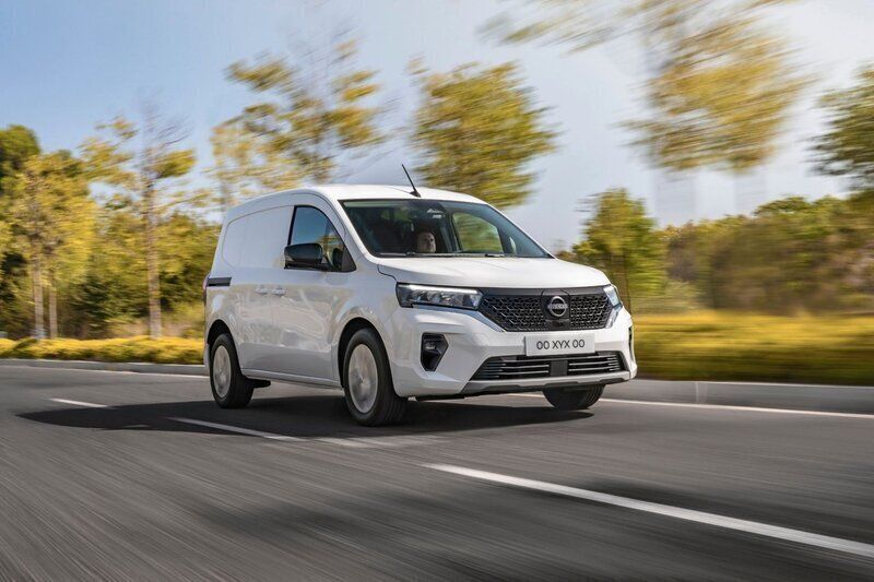 Vit Begagnad 2023 Nissan Townstar Tekna Minibuss | 537 938 kr - Bild 1/4