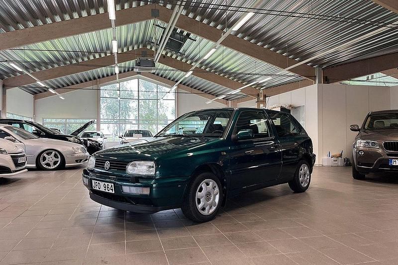 Mörkgrön Begagnad 1997 VW Golf III Halvkombi | 64 899 kr - Bild 1/4
