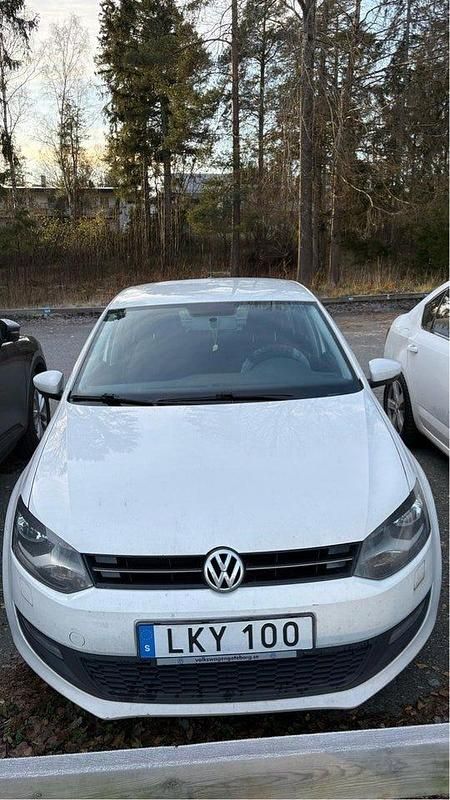 Begagnad 2014 VW Polo Halvkombi | 75 000 kr (Marknadspris) - Bild 1/4