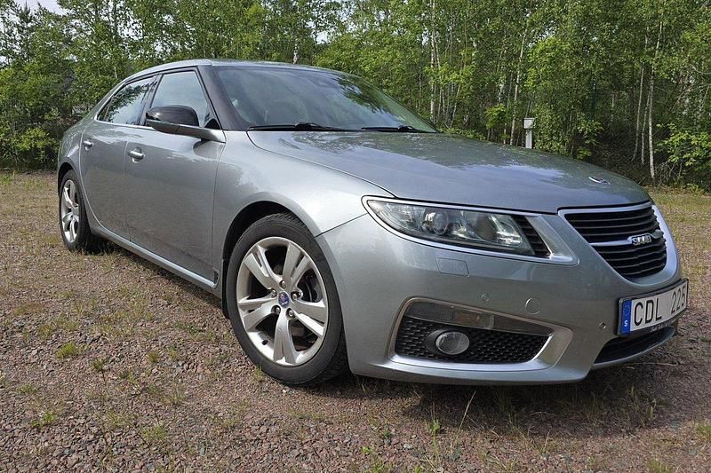 Silver Begagnad 2011 Saab 9-5 Aero Sedan | 150 000 kr (Lite dyr) - Bild 1/4