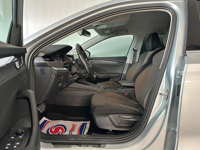 Begagnad Skoda Octavia Scout 150 HK (110 kW) 2022 Silver Kombi