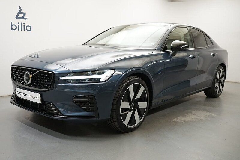 Mörkblå Begagnad 2024 Volvo S60 Ultimate Sedan | 519 900 kr (Marknadspris) - Bild 1/3