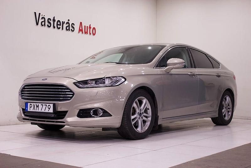 Begagnad Ford Mondeo Titanium 150 HK (110 kW) 2015 Grå Halvkombi