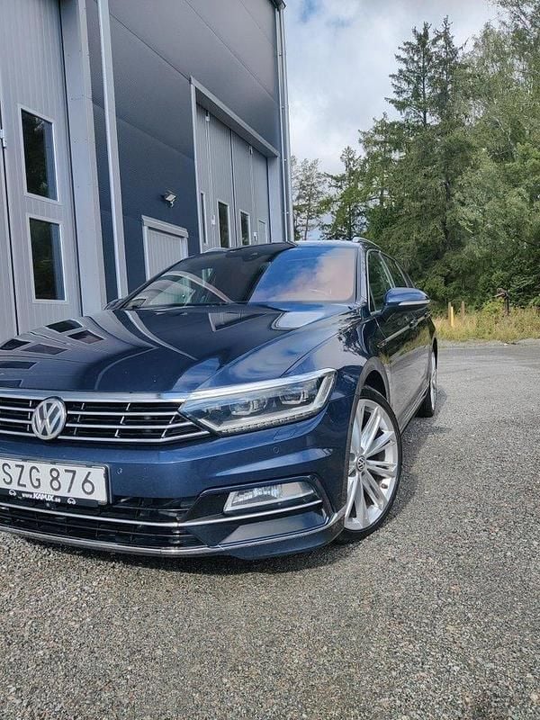 Blå Begagnad 2017 VW Passat GTS Kombi | 199 000 kr (Marknadspris) - Bild 1/4