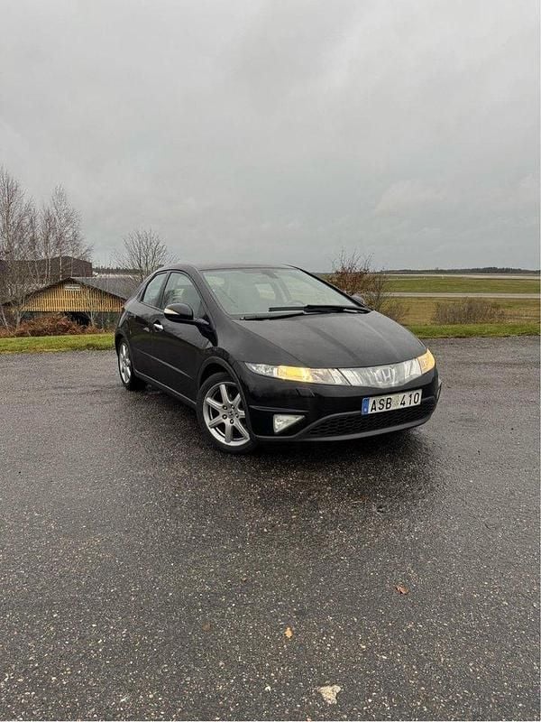 Svart Begagnad 2007 Honda Civic Sport Halvkombi | 35 000 kr (Marknadspris) - Bild 1/4