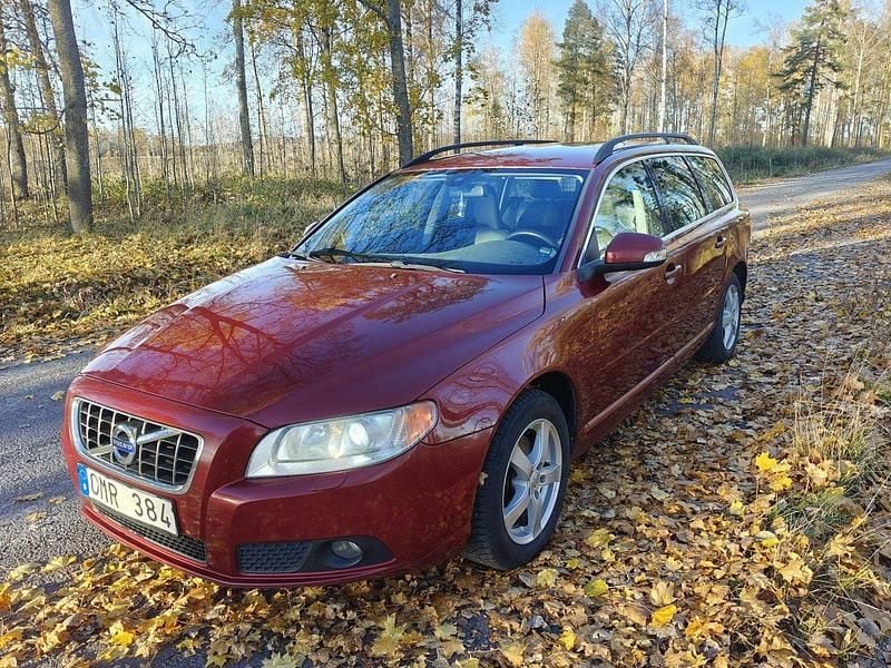 Röd Begagnad 2011 Volvo V70 Momentum Kombi | 60 000 kr (Bra pris) - Bild 1/4