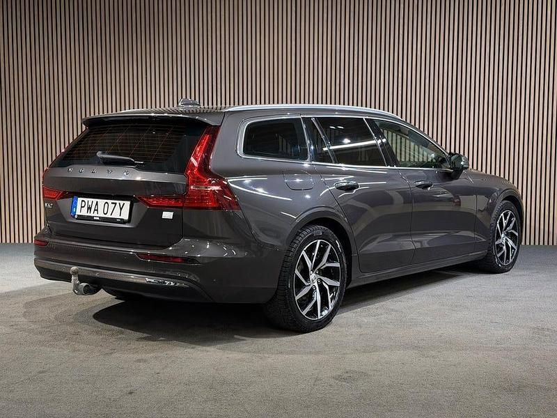 Begagnad Volvo V60 350 HK (257 kW) 2023 Grå Kombi