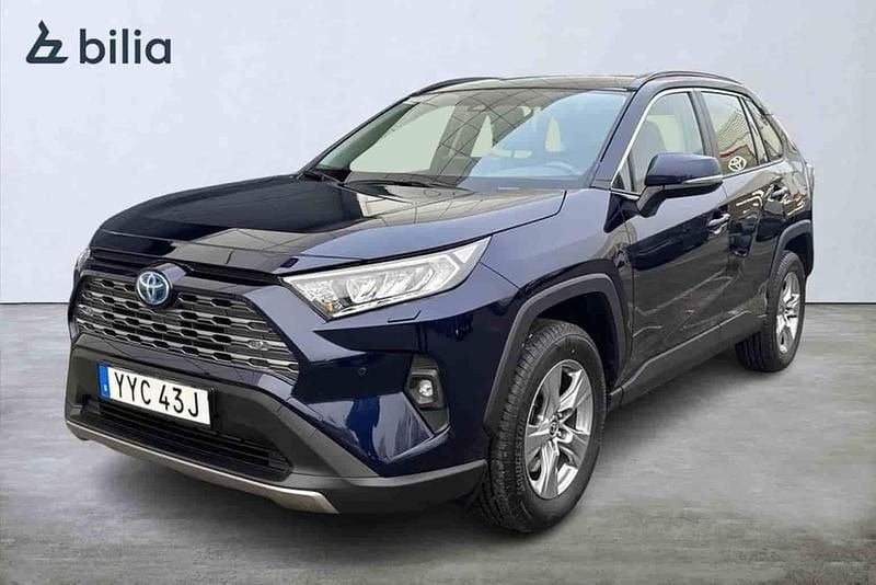Blå Begagnad 2024 Toyota RAV4 Hybrid SUV | 404 900 kr (Superpris) - Bild 1/1