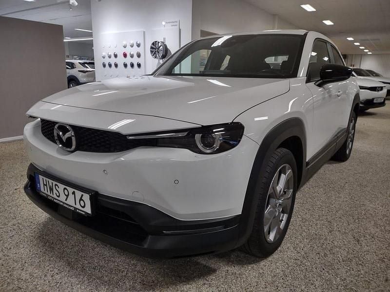 Vit Begagnad 2022 Mazda MX30 SUV | 159 900 kr (Marknadspris) - Bild 1/4