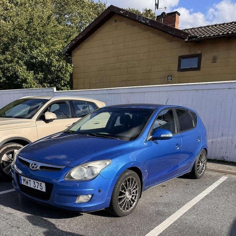 Blå Begagnad 2009 Hyundai i30 Halvkombi | 23 000 kr (Marknadspris) - Bild 1/4
