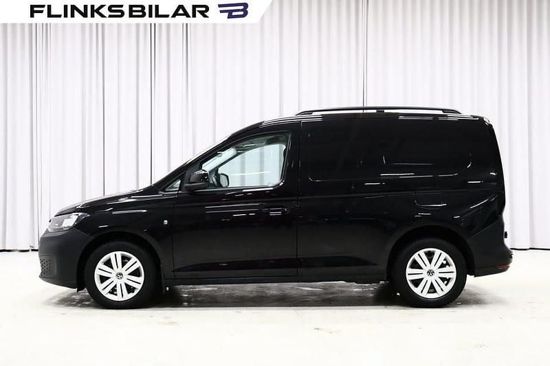 Deep black pärleffekt Begagnad 2022 VW Caddy Minibuss | 249 700 kr (Bra pris) - Bild 1/4