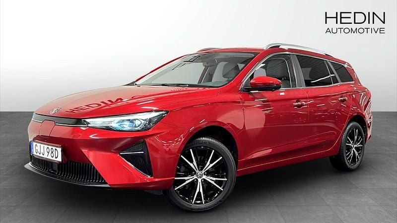 Röd (red) Begagnad 2022 MG MG5 EV Luxury Kombi | 224 900 kr (Marknadspris) - Bild 1/4