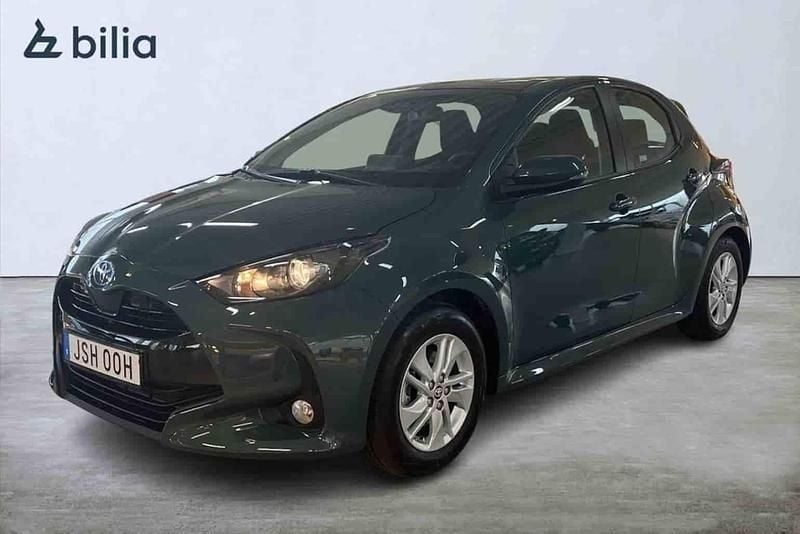 Grön Ny 2025 Toyota Yaris Hybrid Halvkombi | 249 900 kr - Bild 1/1