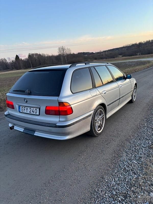 Begagnad BMW 523 170 HK (125 kW) 1999 Grå Kombi