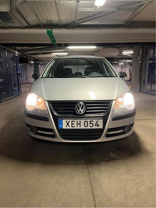 Silver Begagnad 2006 VW Polo Trendline Halvkombi | 17 000 kr (Dyr) - Bild 1/4