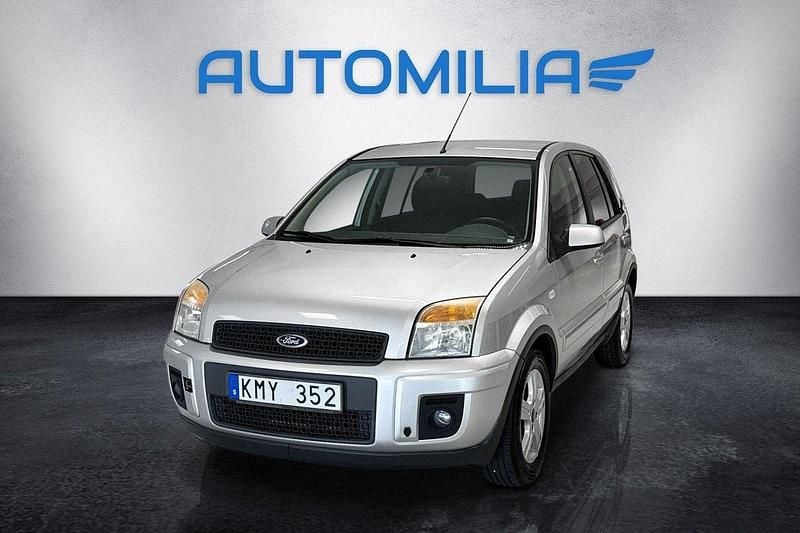 Grå Begagnad 2009 Ford Fusion Halvkombi | 34 900 kr (Dyr) - Bild 1/4