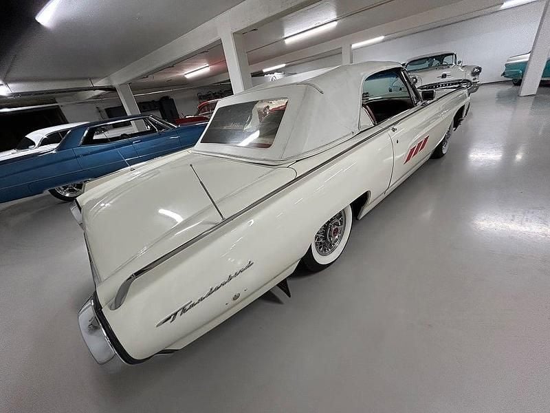 Begagnad Ford V8 305 HK (224 kW) 1963 Vit Cab