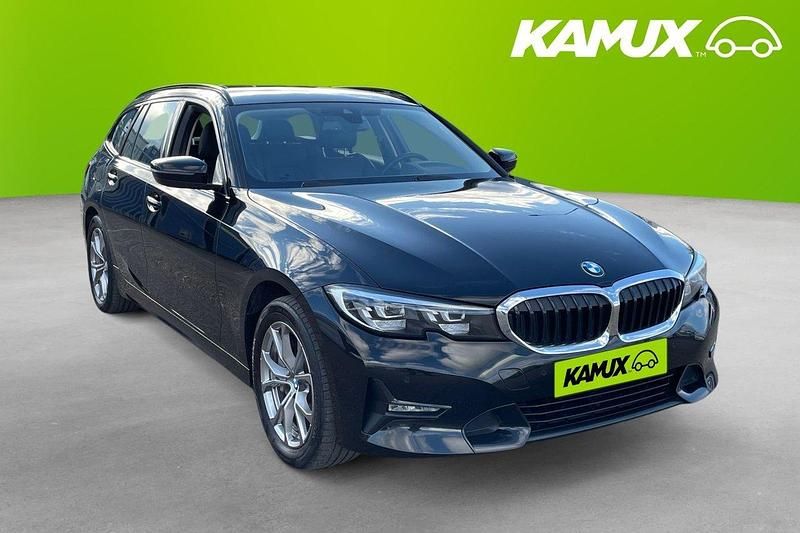 Svart Begagnad 2021 BMW 330e Sport Line Kombi | 284 900 kr (Marknadspris) - Bild 1/4