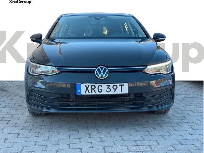 Begagnad VW Golf VIII 131 HK (96 kW) 2022 Grå Halvkombi
