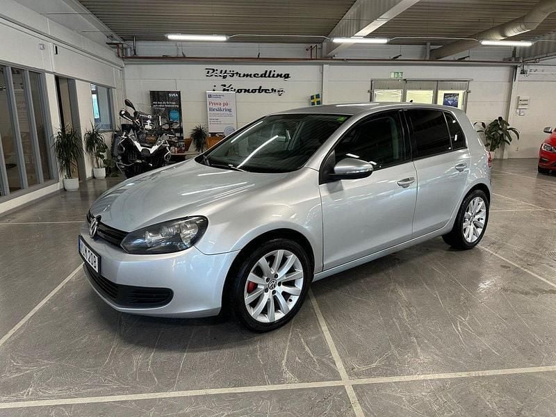 Grå Begagnad 2010 VW Golf VI Halvkombi | 64 900 kr (Lite dyr) - Bild 1/4