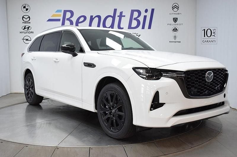 Vit Begagnad 2025 Mazda CX-80 Homura-Line SUV | 599 500 kr (Marknadspris) - Bild 1/3