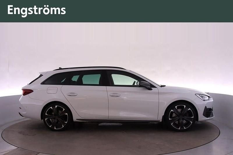 Begagnad Cupra Leon 150 HK (110 kW) 2024 Nevada white metallic Kombi