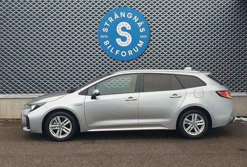 Silvermetallic Ny 2025 Suzuki Swace Kombi | 289 900 kr (Bra pris) - Bild 1/4