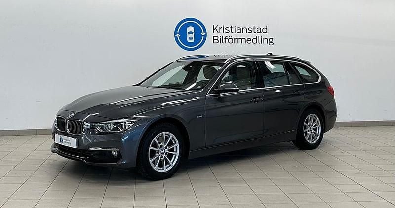 Grå Begagnad 2017 BMW 320 Luxury Line Kombi | 179 900 kr (Bra pris) - Bild 1/4