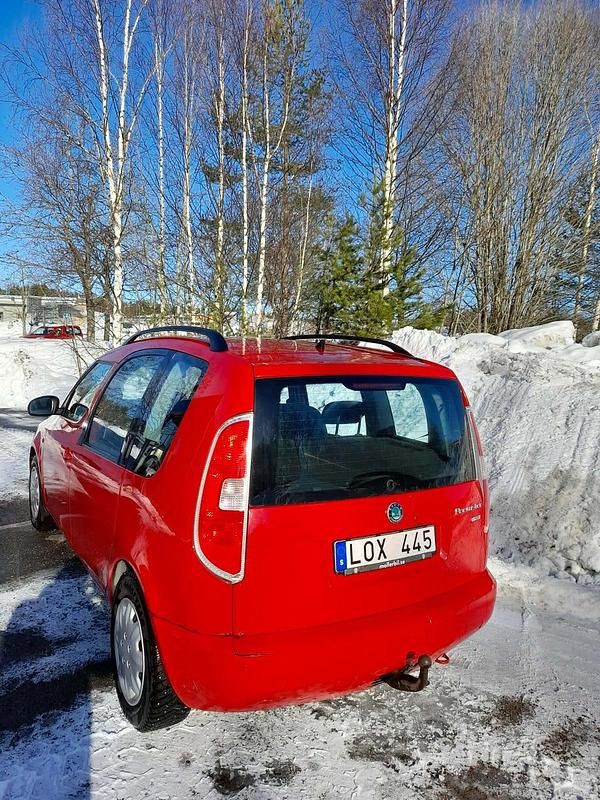 Begagnad Skoda Roomster 75 HK (55 kW) 2011 Minibuss