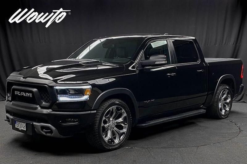 Svart Begagnad 2019 Dodge Ram SE Pickup | 539 800 kr (Marknadspris) - Bild 1/3
