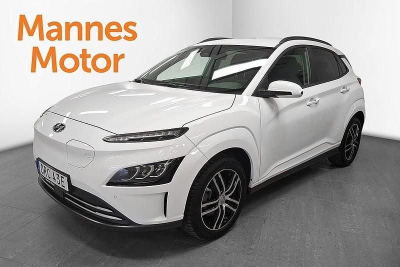 Vit Begagnad 2022 Hyundai Kona Essential SUV | 189 900 kr (Marknadspris) - Bild 1/4