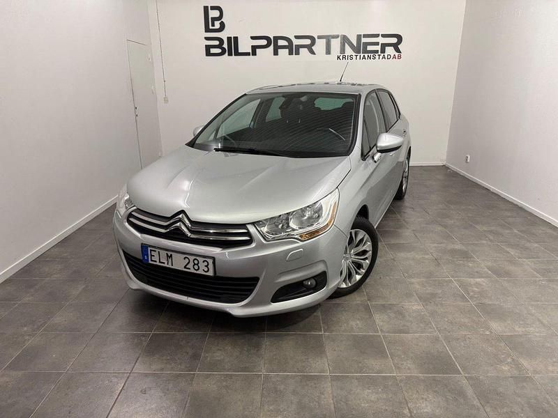 Silver Begagnad 2011 Citroën C4 Halvkombi | 79 900 kr (Marknadspris) - Bild 1/4