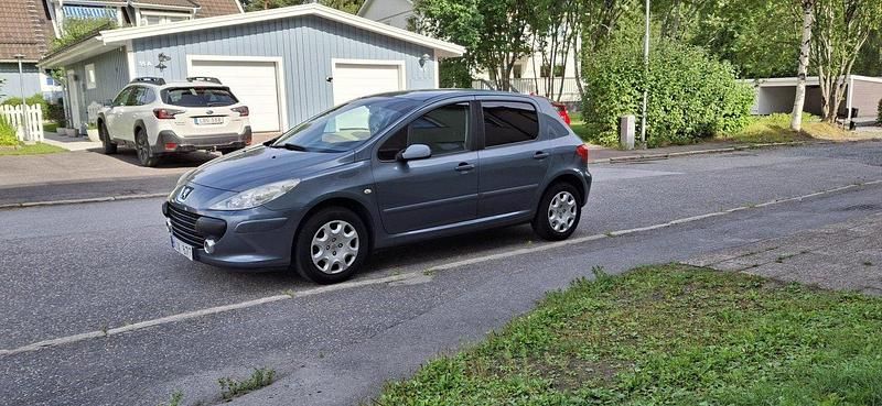 Grå Begagnad 2006 Peugeot 307 Halvkombi | 25 000 kr (Marknadspris) - Bild 1/4