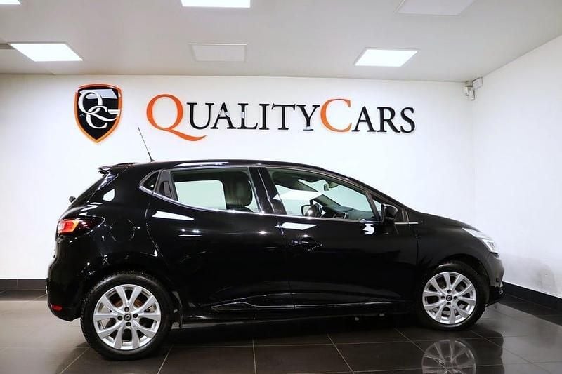 Begagnad Renault Clio IV 90 HK (66 kW) 2016 Svart Halvkombi