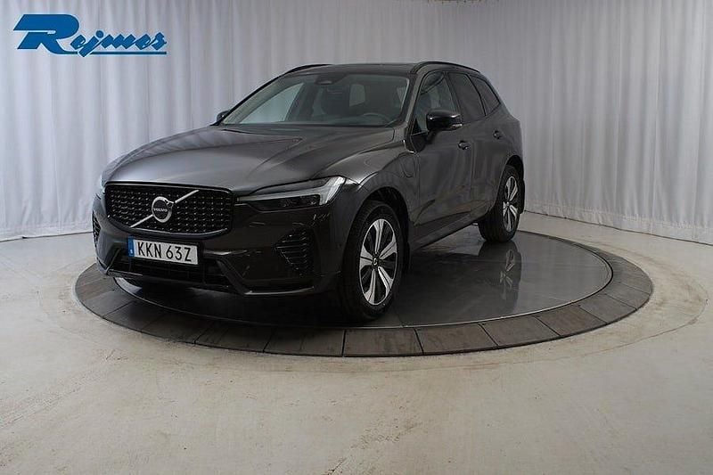 Grå (platinum grey metallic) Begagnad 2025 Volvo XC60 Plus SUV | 579 900 kr (Lite dyr) - Bild 1/4
