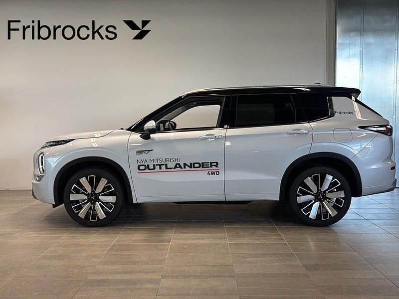 Begagnad Mitsubishi Outlander Instyle 136 HK (100 kW) 2025 White diamond + black roof (d) SUV