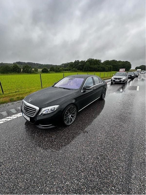 Svart Begagnad 2015 Mercedes S350 Sedan | 309 000 kr - Bild 1/4