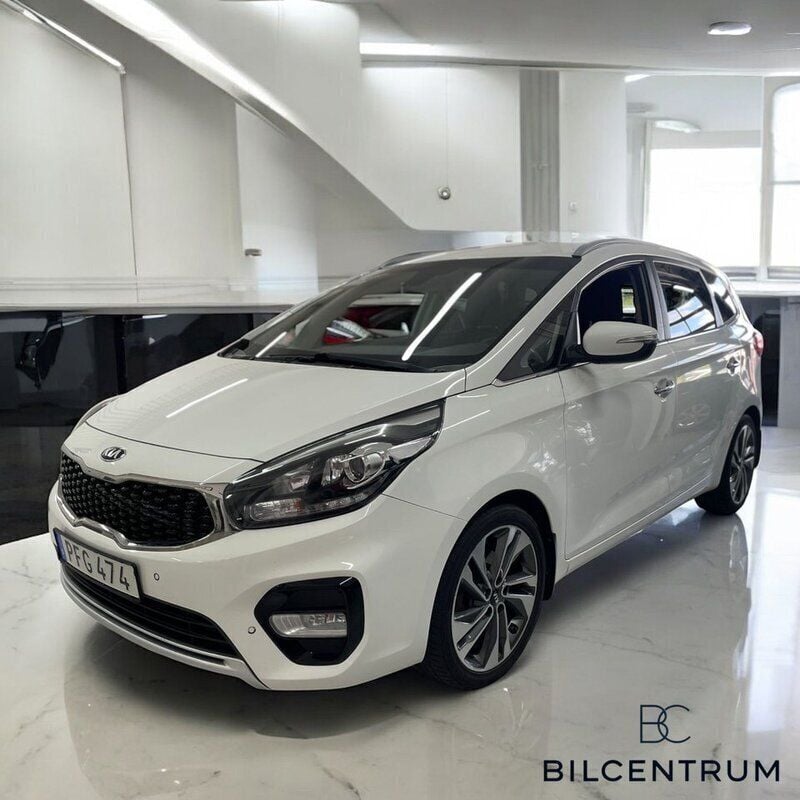 Vit Begagnad 2017 Kia Carens Minibuss | 114 900 kr (Marknadspris) - Bild 1/4