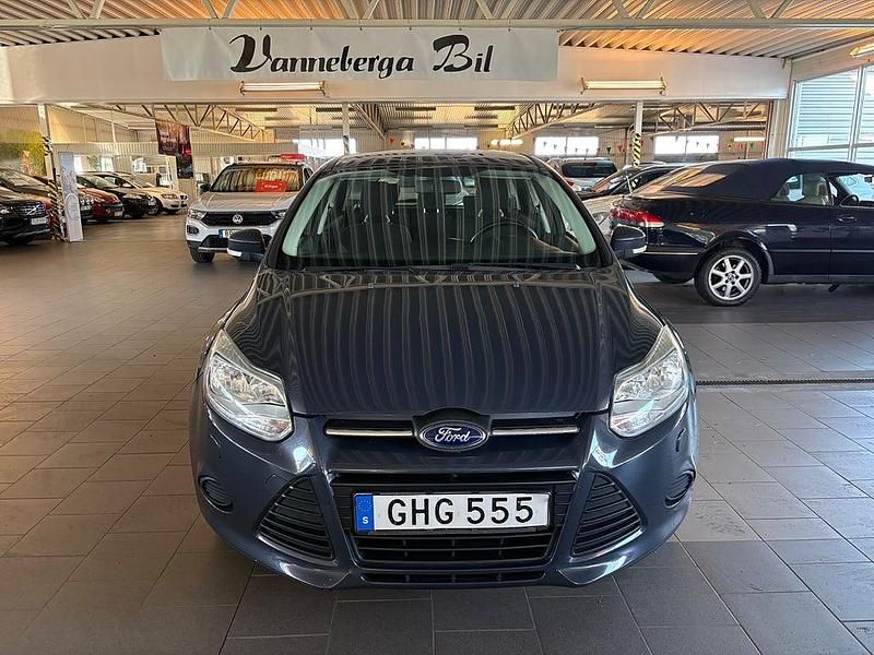 Begagnad Ford Focus Trend 105 HK (77 kW) 2014 Grå Kombi
