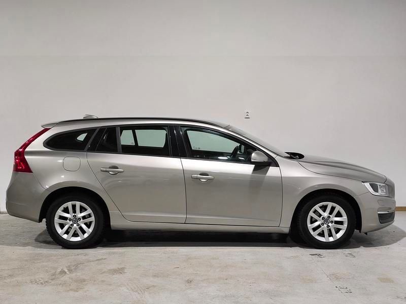 Begagnad Volvo V60 2015 Brun Kombi
