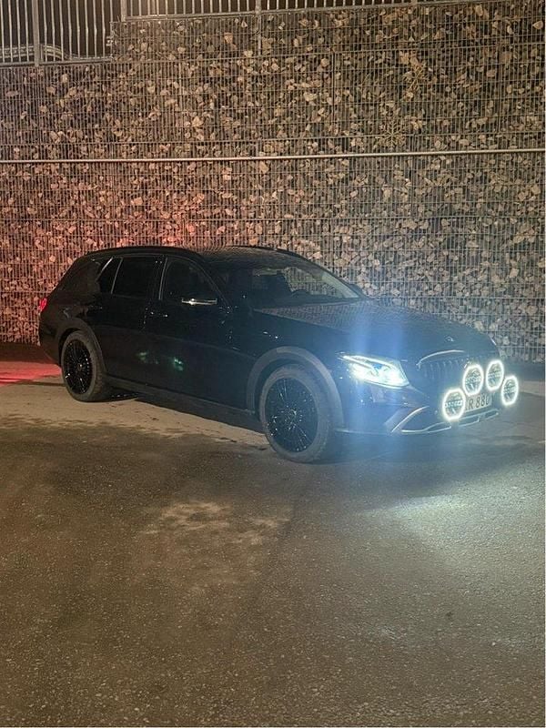 Svart Begagnad 2018 Mercedes E220 Avantgarde Kombi | 269 000 kr (Bra pris) - Bild 1/4