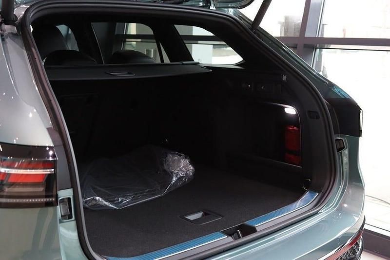 Ny VW Passat R-line 193 HK (141 kW) 2025 Mariposite green metallic Kombi