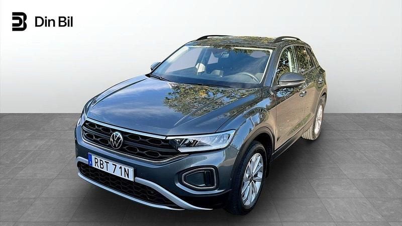 Grå (indium grey metallic) Begagnad 2025 VW T-Roc Edition SUV | 314 900 kr (Lite dyr) - Bild 1/4