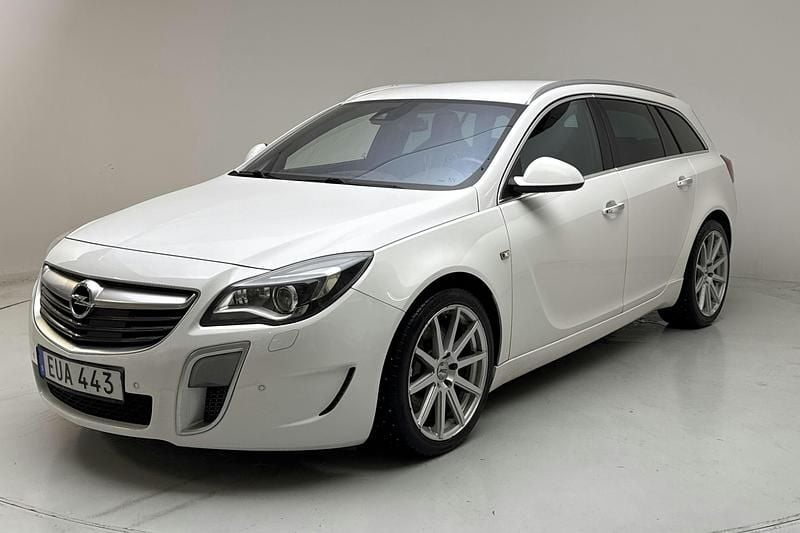 Vit Begagnad 2015 Opel Insignia OPC Kombi | 130 000 kr (Marknadspris) - Bild 1/4