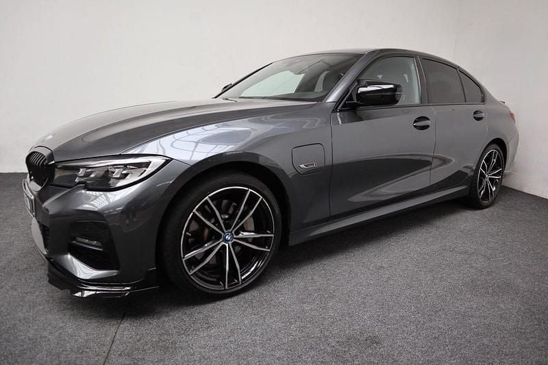 Begagnad BMW 330e M Sport 292 HK (214 kW) 2021 Grå Sedan