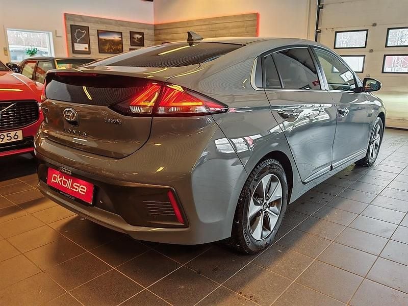 Begagnad Hyundai Ioniq Premium 100 kW (136 HK) 2019 Grå Halvkombi