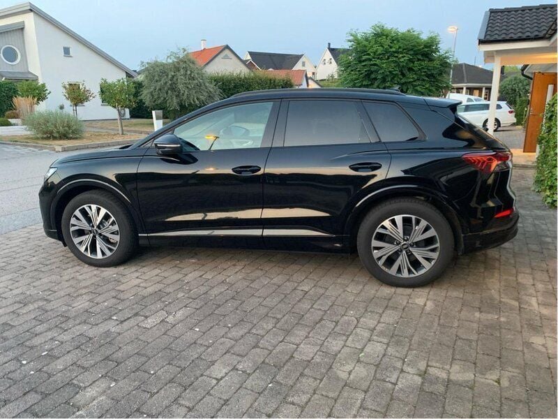 Svart Begagnad 2022 Audi Q4 e-tron Comfort SUV | 365 000 kr (Bra pris) - Bild 1/3