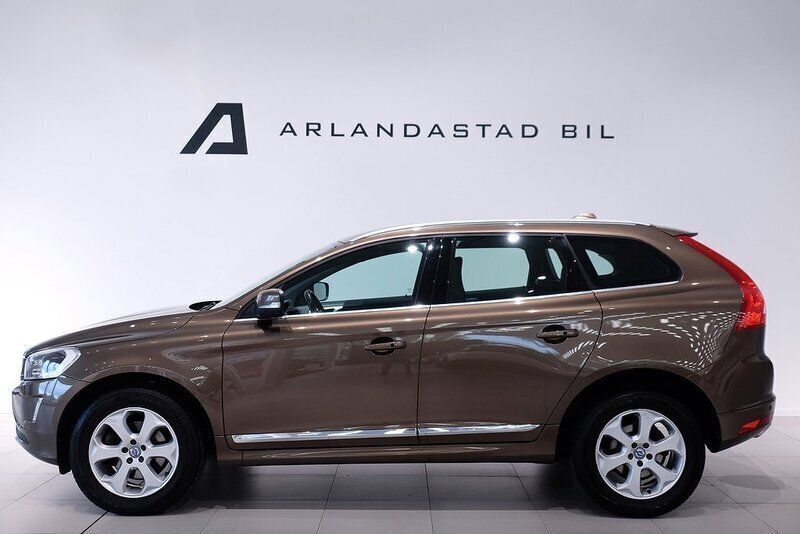 Brun Begagnad 2016 Volvo XC60 Summum SUV | 218 900 kr (Marknadspris) - Bild 1/4